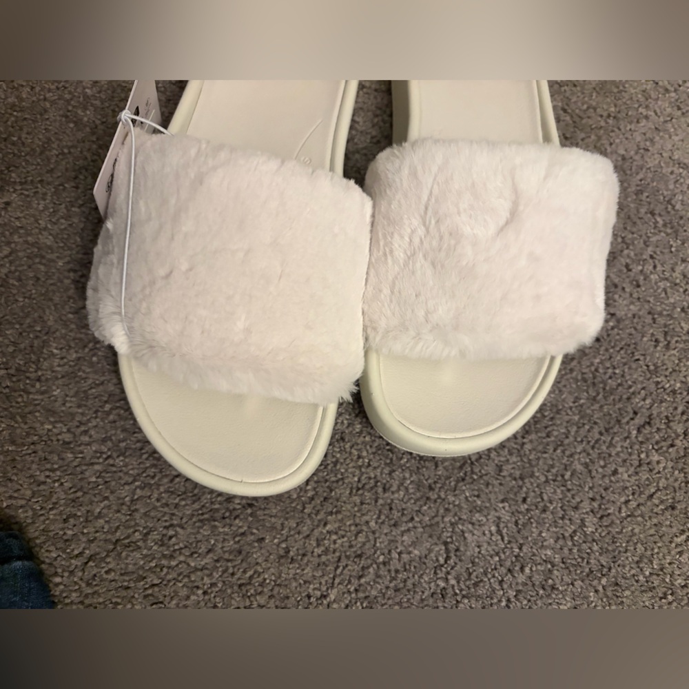 lululemon restfeel faux fur slide - NIB - Picture 2 of 12